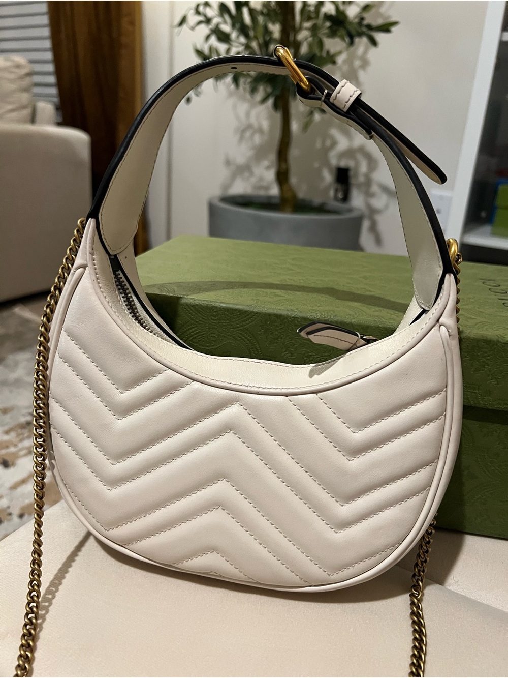 Gucci GG Marmont Small Shoulder Bag - Picture 4 of 7